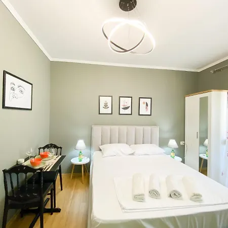 Center 6 - Way Apartment *